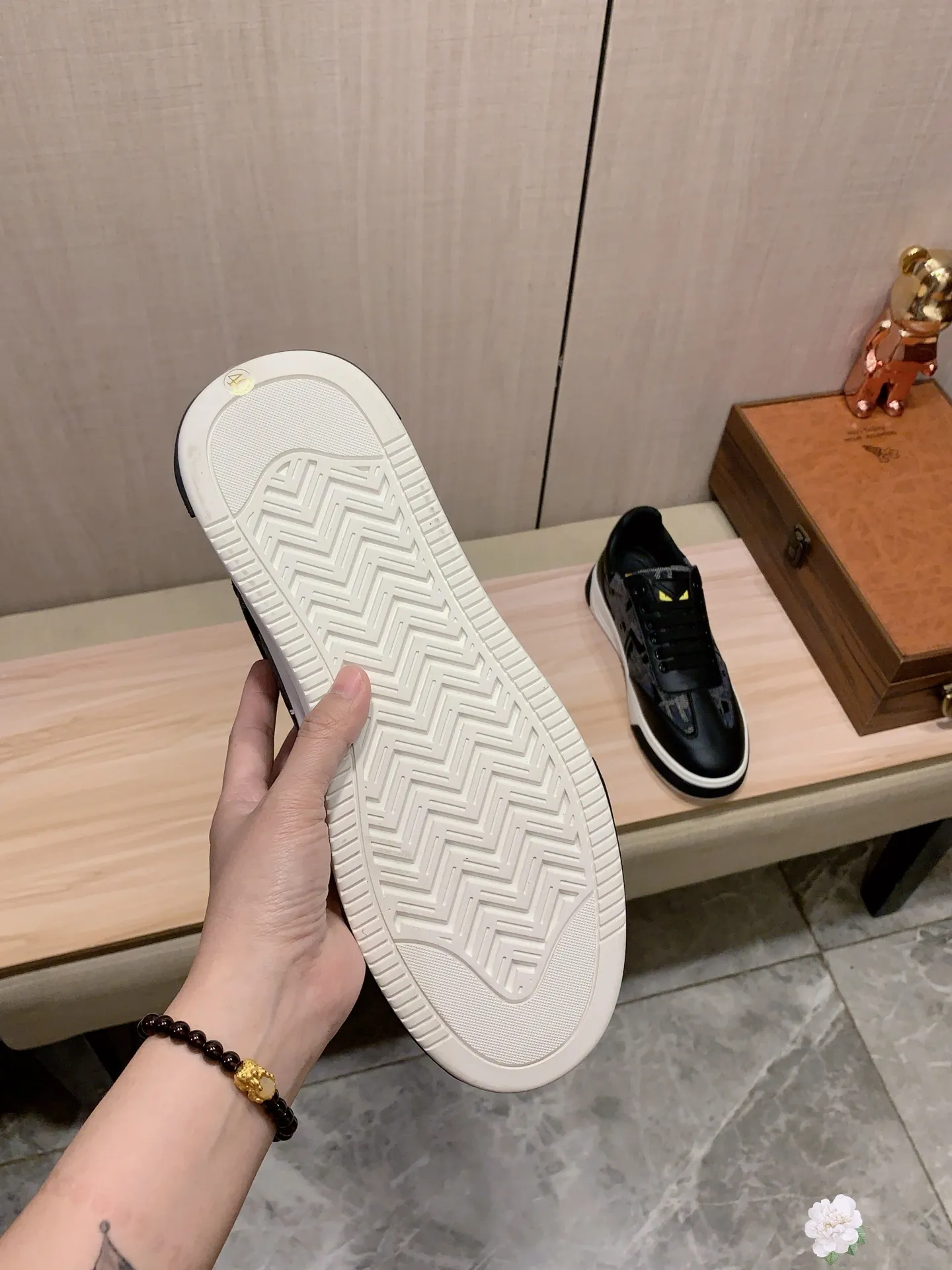 Men's men's shoes 💰420💰💰🎩🎩[Lightning][Lightning] "FENDI*" The latest and most popular casual shoes, top brand [Seduce] luxury ~ purchasing agent, top quality ~. [Strong] The upper is made of imported breathable cowhide with material ➕ breathable sheepskin feet (•) and fine workmanship. The original stylish and stylish soft rubber wear-resistant and non-slip outsole is light and comfortable on the feet. The real thing looks better when photographed in person. 0099: code: 38-44, 4️⃣ colors selected